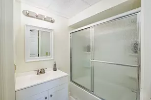 18 Stratford Dr, Dartmouth, MA 02747 - Photo 15