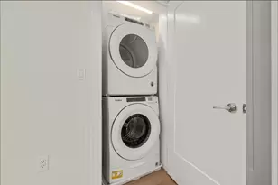 301 Border St, Boston, MA 02128 - Photo 9