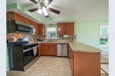2 Amesbury St, Worcester, MA 01605 - Photo 9