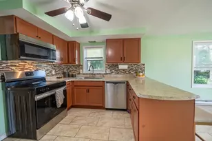 2 Amesbury St, Worcester, MA 01605 - Photo 9