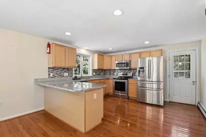 37 Mark Dr, Milford, MA 01757 - Photo 9