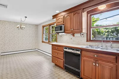 95 Wrenwood St, Springfield, MA 01129 - Photo 7