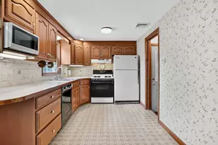 95 Wrenwood St, Springfield, MA 01129 - Photo 3