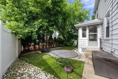 8 Pulaski St, Peabody, MA 01960 - Photo 23