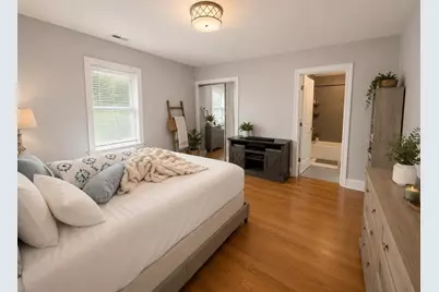 33 Middle Street #A, Newton, MA 02458 - Photo 5