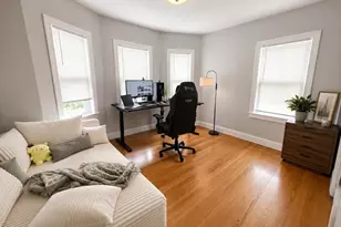 33 Middle St, Newton, MA 02458 - Photo 3