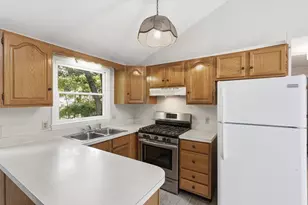 17 Cochrane St, Methuen, MA 01844 - Photo 9
