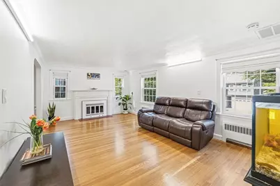 17 Echo St, Melrose, MA 02176 - Photo 3