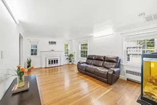 17 Echo St, Melrose, MA 02176 - Photo 3
