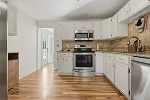 346 Oak St, Clinton, MA 01510 - Photo 3