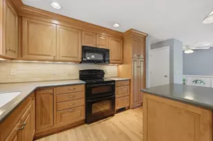 610 Bullard St, Holden, MA 01520 - Photo 11