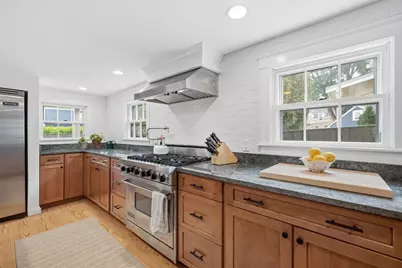33 Franklin St, Marblehead, MA 01945 - Photo 13