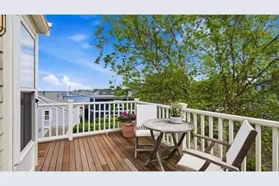 33 Franklin St, Marblehead, MA 01945 - Photo 3