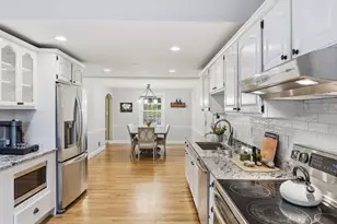 377 Pearl St, Reading, MA 01867 - Photo 7