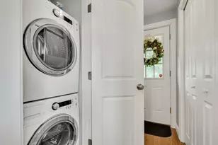 15 Spinney St, Boston, MA 02132 - Photo 13
