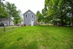 21 Pleasant St, Merrimac, MA 01860 - Photo 35
