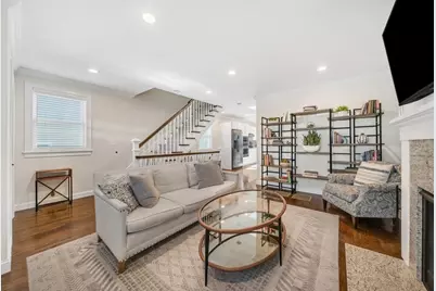 27 Beryl St, Boston, MA 02131 - Photo 9