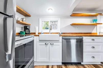 79 Lakeview Ave, Lowell, MA 01850 - Photo 15