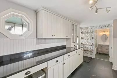 18 Sherman Pl, Woburn, MA 01801 - Photo 5