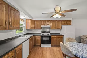43 High St, Northbridge, MA 01588 - Photo 9