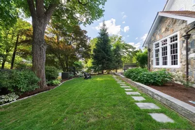 8 Valley Road, Wellesley, MA 02481 - Photo 5