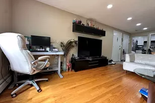5 Hallmark Gdns, Burlington, MA 01803 - Photo 3