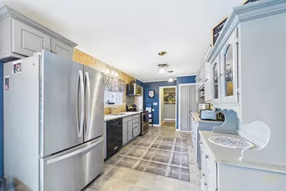 26 Pershing Ave, Acushnet, MA 02743 - Photo 9