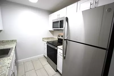 2008 Franklin Crossing Rd #2008, Franklin, MA 02038 - Photo 3