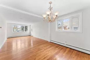 33 Fairchild Ave, Saugus, MA 01906 - Photo 5