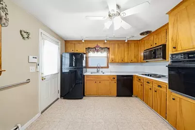 33 Fairchild Ave, Saugus, MA 01906 - Photo 9