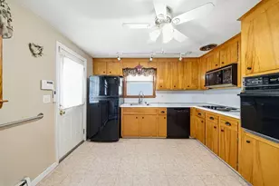 33 Fairchild Ave, Saugus, MA 01906 - Photo 9