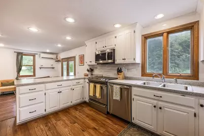 329 Pakachoag St, Auburn, MA 01501 - Photo 17