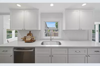 26 Heather St, Beverly, MA 01915 - Photo 7