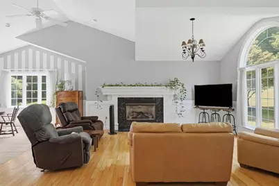 593 Southwick St, Agawam, MA 01030 - Photo 5