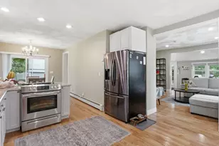 20 Burrill St, Saugus, MA 01906 - Photo 9