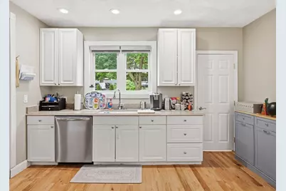 20 Burrill St, Saugus, MA 01906 - Photo 11