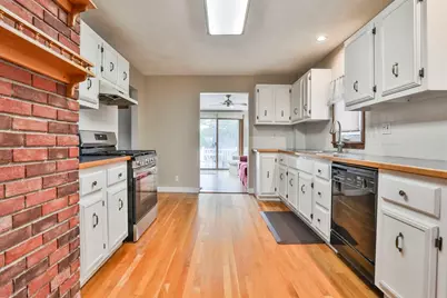 27 Magnolia St, Saugus, MA 01906 - Photo 11