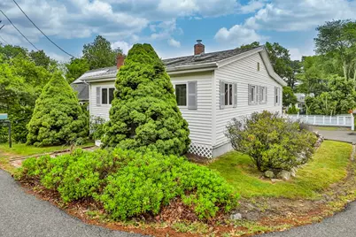 27 Magnolia St, Saugus, MA 01906 - Photo 3