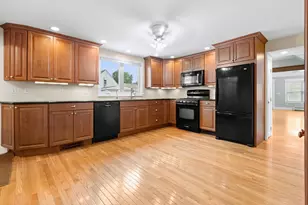 17 Suprenant St, Lowell, MA 01852 - Photo 15