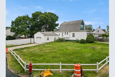17 Suprenant St, Lowell, MA 01852 - Photo 3