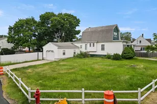 17 Suprenant St, Lowell, MA 01852 - Photo 3