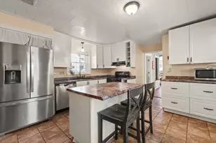 42 Vine St, Leominster, MA 01453 - Photo 3