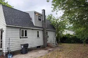 8 Peloquin Dr, Easthampton, MA 01027 - Photo 3