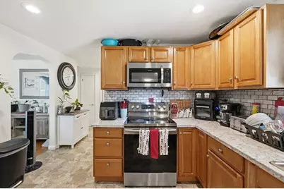23 Smith St, Chicopee, MA 01020 - Photo 9