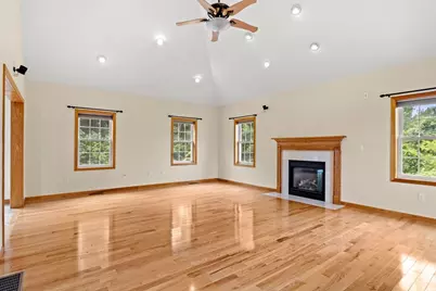 26 Shakespeare St, Tyngsborough, MA 01879 - Photo 9