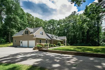 47 E Baylies Rd, Charlton, MA 01507 - Photo 5