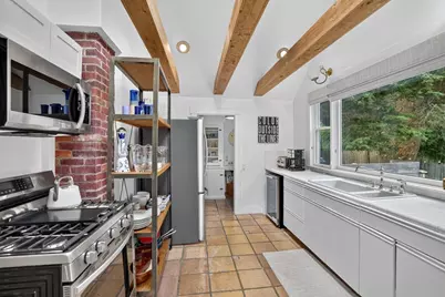 27 Laurel Avenue, Oak Bluffs, MA 02557 - Photo 11