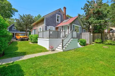 27 Laurel Avenue, Oak Bluffs, MA 02557 - Photo 5