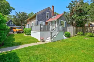 27 Laurel Ave, Oak Bluffs, MA 02557 - Photo 5