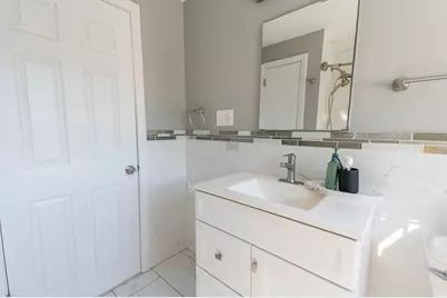 37 Maple Ave, Woburn, MA 01801 - Photo 11